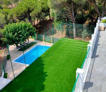 Tordera House | Maravillosa casa con piscina grande y bosque