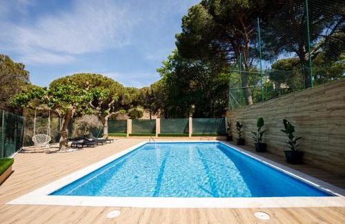 Tordera House | Maravillosa casa con piscina grande y bosque