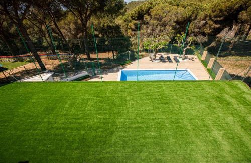 Tordera House | Maravillosa casa con piscina grande y bosque