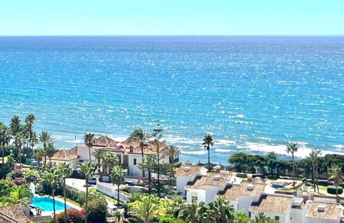 Marbella Apartment | MARBELLA BEACHFRONT- Apartamento junto a la playa y con impresionantes vistas al mar
