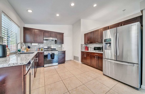 Indio Cottage | @marbella Lane - 4BR Lavish Castle Retreat