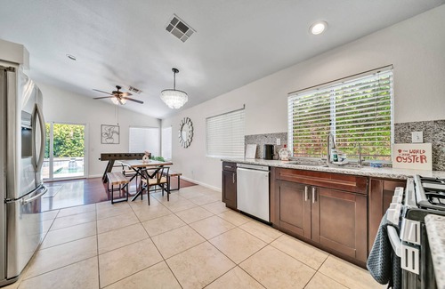 Indio Cottage | @marbella Lane - 4BR Lavish Castle Retreat