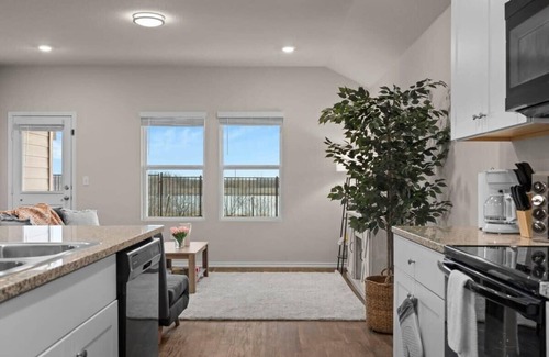 Austin Cottage | @ Marbella Lane - Amazing 4BR Lakeview Home