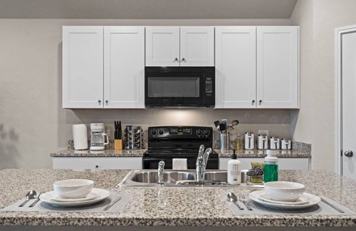 Austin Cottage | @ Marbella Lane - Amazing 4BR Lakeview Home