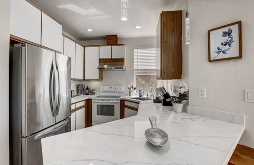 Edgemar - Pacific Manor House | @ Marbella Lane - Modern 3BR Home w/Ocean Views
