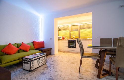 Oradea Apartment | Marc's SELF CHECK-IN with free parking