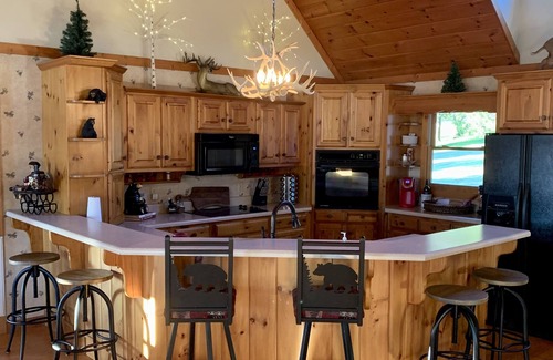 Dunlap Cabin | MARCH RATE REDUCTION! PERFECT SPRING BREAK BOOK NOW! POOL WITH VIEWS! EV charger