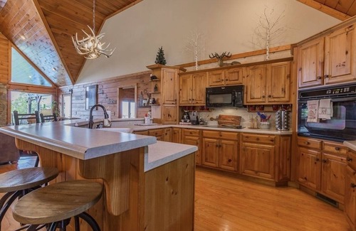 Dunlap Cabin | MARCH RATE REDUCTION! PERFECT SPRING BREAK BOOK NOW! POOL WITH VIEWS! EV charger
