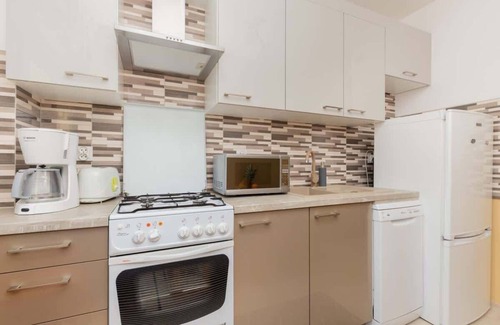 Gdansk Apartment | Marcina Dragana 17F | Stylish Apartment | Desk