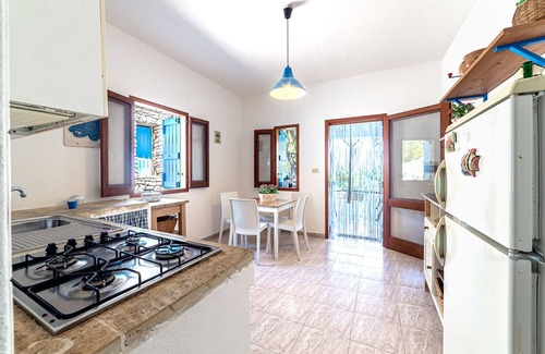 Corsano Cottage | MAREBLU, trullo with splendid veranda facing the sea inside the Franchina