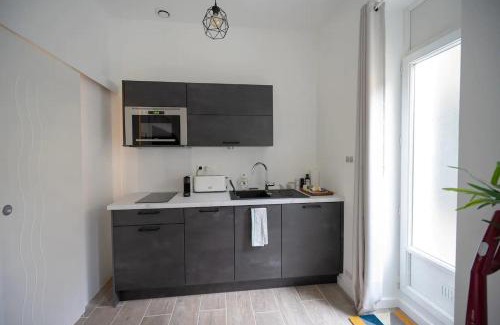 Richebourg - Saint-Clement Apartment | Marechal's Studio near train station & downtown