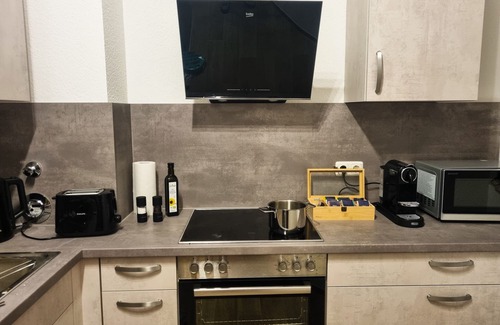 Greiz Apartment | Maremar Apartments | Design Maisonette | Old Town | Boxspring bed | Workplace