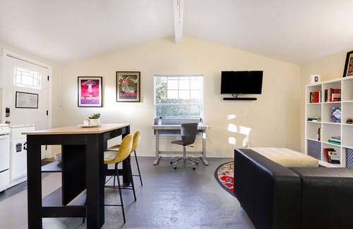 Government Hill House | Marfa - A Birdy Vacation Rental