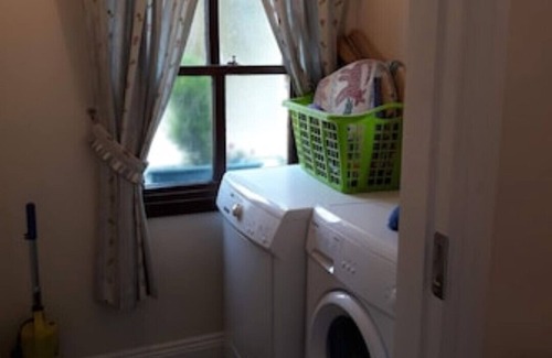 Kinsale Cottage | Marian Cottage. Fully restored 19c cottage. Sleeps 3. Parking. Kinsale