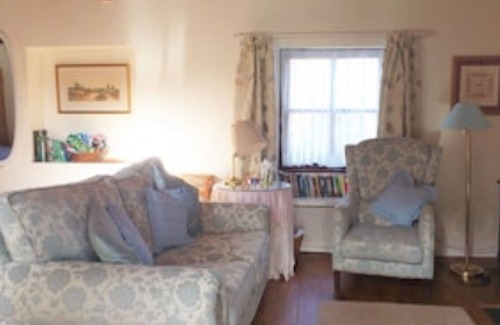 Kinsale Cottage | Marian Cottage. Fully restored 19c cottage. Sleeps 3. Parking. Kinsale