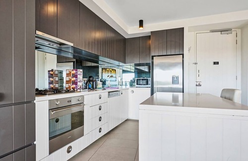 Maribyrnong Apartment | Maribyrnong Marvel Charm with Cityscape Bliss
