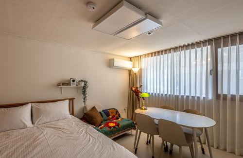 Yeonnam-dong Bed & Breakfast | Marie's House 201 Hongdae