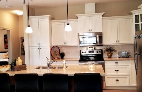 Okanagan-Similkameen House | Marigold Cottage by the pools #120