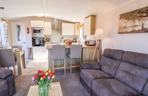 Runswick Bay Cottage | MARIGOLD LODGE, pet friendly, character holiday cottage in Staithes