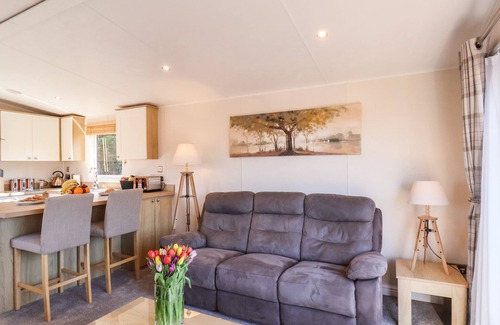 Runswick Bay Cottage | MARIGOLD LODGE, pet friendly, character holiday cottage in Staithes