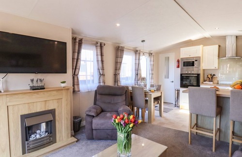 Runswick Bay Cottage | MARIGOLD LODGE, pet friendly, character holiday cottage in Staithes