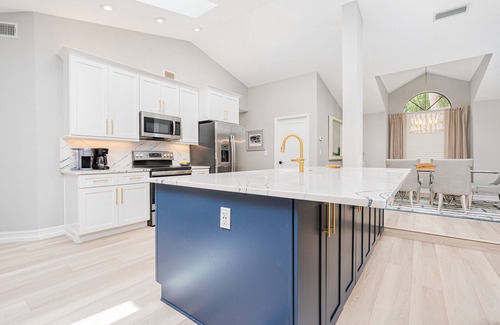 Oceanside Village House | Marilyn House - Fully Renovated Beach-Side Home