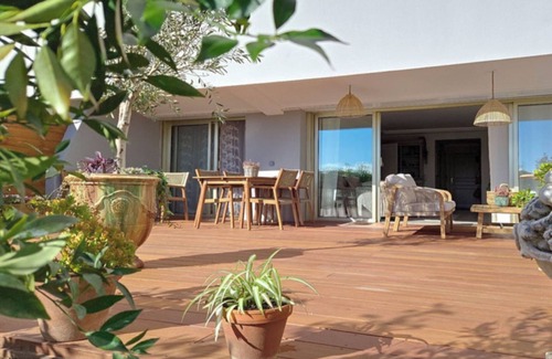 Villeneuve Loubet Beach Apartment | Marina Baie Des Anges. between Nice and Antibes Air conditioning and private parking