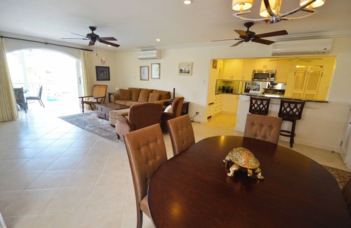 Douglas Condo | Marina Blue with pool and club house access