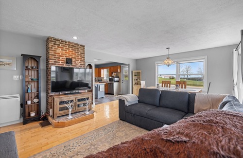 New London House | Marina Breeze Vacation Home