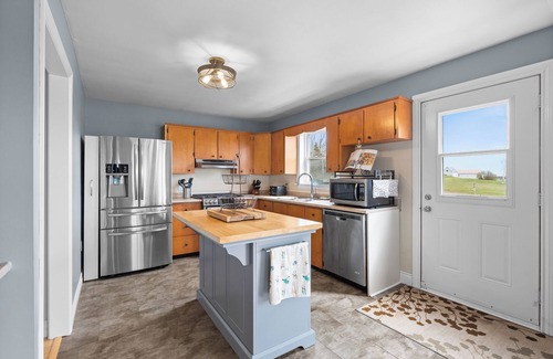 New London House | Marina Breeze Vacation Home