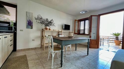 Marina di Andrano House | Marina di Andrano - Alisso, casa vista mare con parcheggio privato e wifi