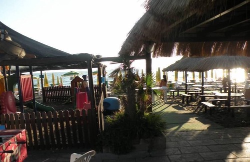 Cerenova Villa | Marina Di Cerveteri: Cottage by the sea: Marina di Cerveteri Cerenova