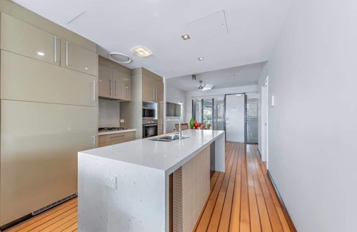 Airlie Beach Apartment | Marina living and Whitsundays lifestyle