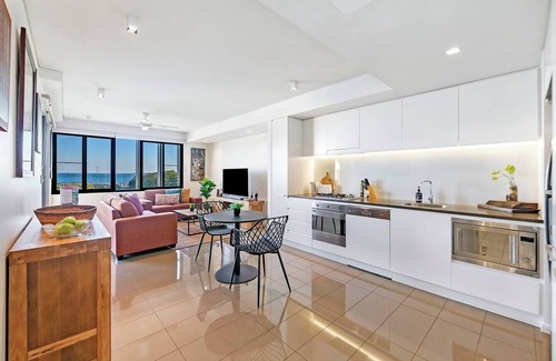 Darwin City Centre Apartment | Marina Outlook Scenic Waterfront Living with Pool
