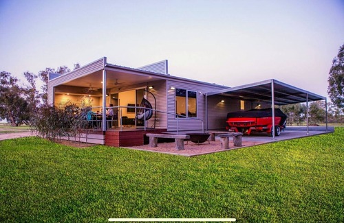 Moama House | Marina Retreat at Waterfront Moama with access to the Murray River