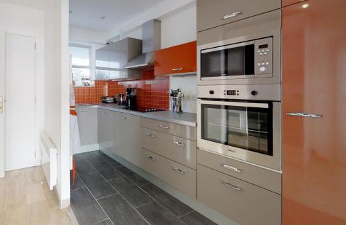 Villeneuve Loubet Beach Apartment | Marina Riviera Sea View and Beach