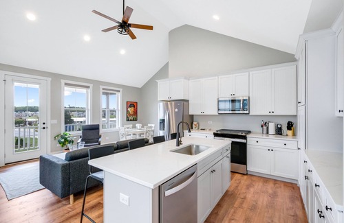 Ottawa House | Marina Tower 3 bed 2.5 bath