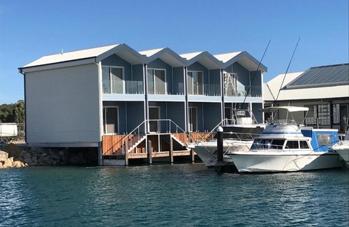 Wannanup Ski Chalet | Marina View Chalets