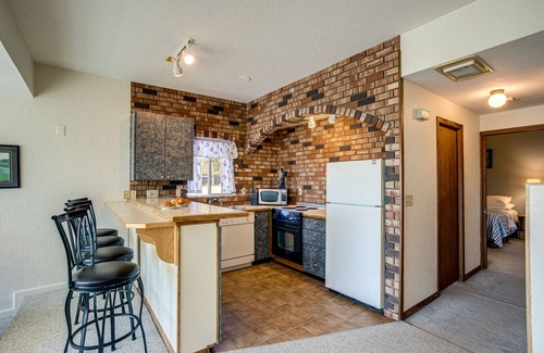 Historic Bayfront Condo | Marina Views! Watch the Boats! Walk to Everything!
