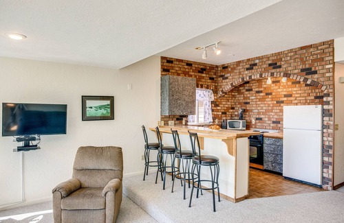 Historic Bayfront Condo | Marina Views! Watch the Boats! Walk to Everything!