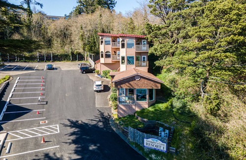 Historic Bayfront Condo | Marina Views! Watch the Boats! Walk to Everything!