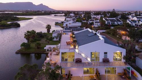 Muizenberg Apartment | Marina Views
