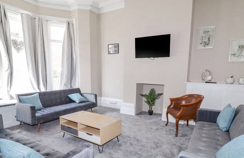 Southport House | MARINE HOUSE, pet friendly, country holiday cottage in Southport