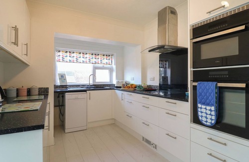 Pevensey Cottage | MARINE HOUSE, pet friendly, character holiday cottage in Pevensey Bay