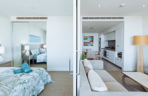 Redcliffe Apartment | Marine Marvel 99 - Waterfront overlooking Moreton Bay