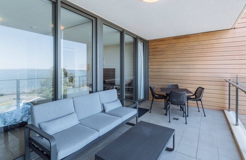 Redcliffe Apartment | Marine Marvel 99 - Waterfront overlooking Moreton Bay