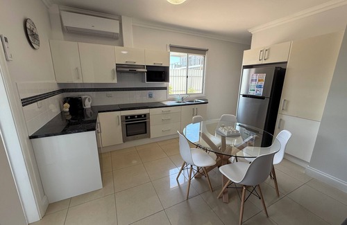 Port Vincent Apartment | Marine Parade Holiday Unit 1- 3 bedroom downstairs unit - Off Peak Special!