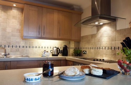 Saint Goran Apartment | Marine Point, Mevagissey - sensational cliff top views of harbour and bay