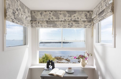 Mousehole Cottage | Mariners Cottage - a beautifully refurbished pet friendly 18th Century fisherman's cottage with sea