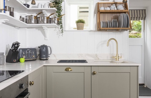 Mousehole Cottage | Mariners Cottage - a beautifully refurbished pet friendly 18th Century fisherman's cottage with sea